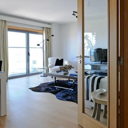 Panoramic Living Apartment *